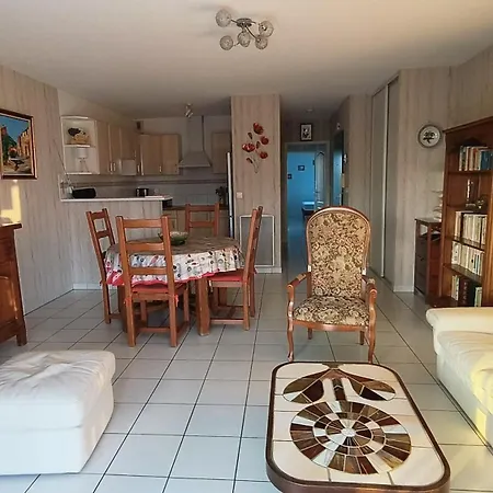 Le Broustey La Au Bout De La Rue Holiday home *